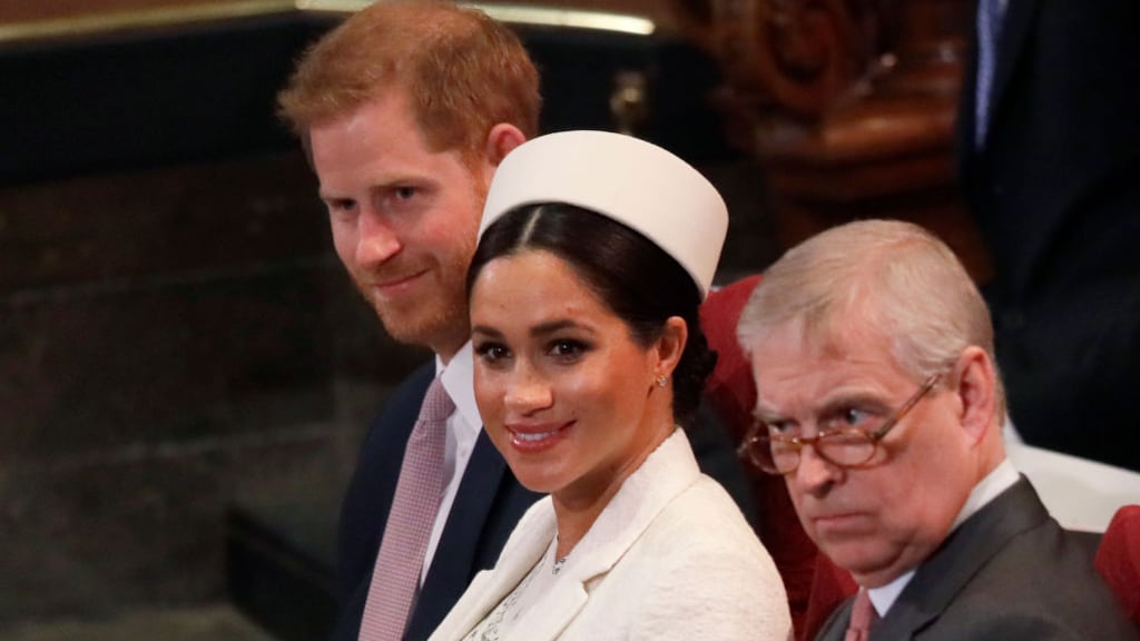 Meghan Markle schaamt zich rot voor prins Andrew