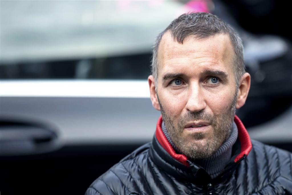 Weduwe Fernando Ricksen wil ‘tweede uitvaart’ in Nederland