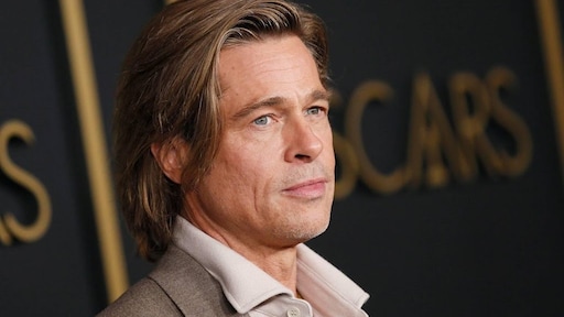 Brad Pitt neemt Britse koningshuis op de hak in speech