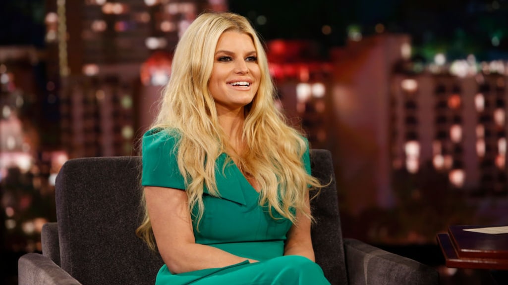Ex-man Jessica Simpson wil niks van haar biografie weten
