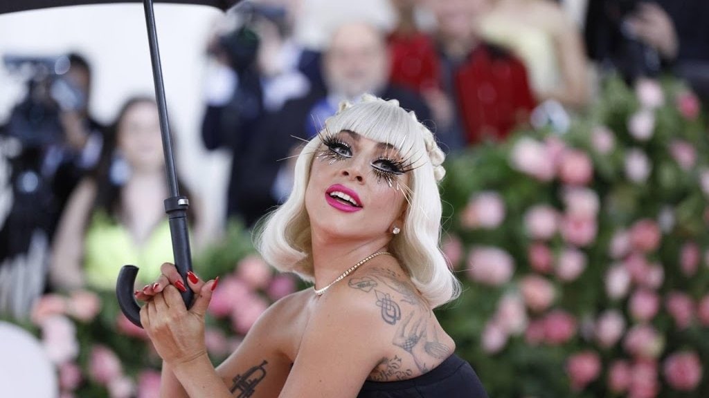 Lady Gaga bevestigt nieuwe vlam met verliefde foto