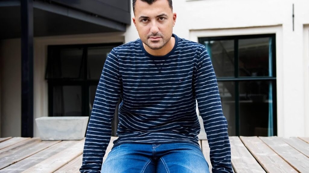 Özcan Akyol laat niets aan het toeval over in nieuw programma