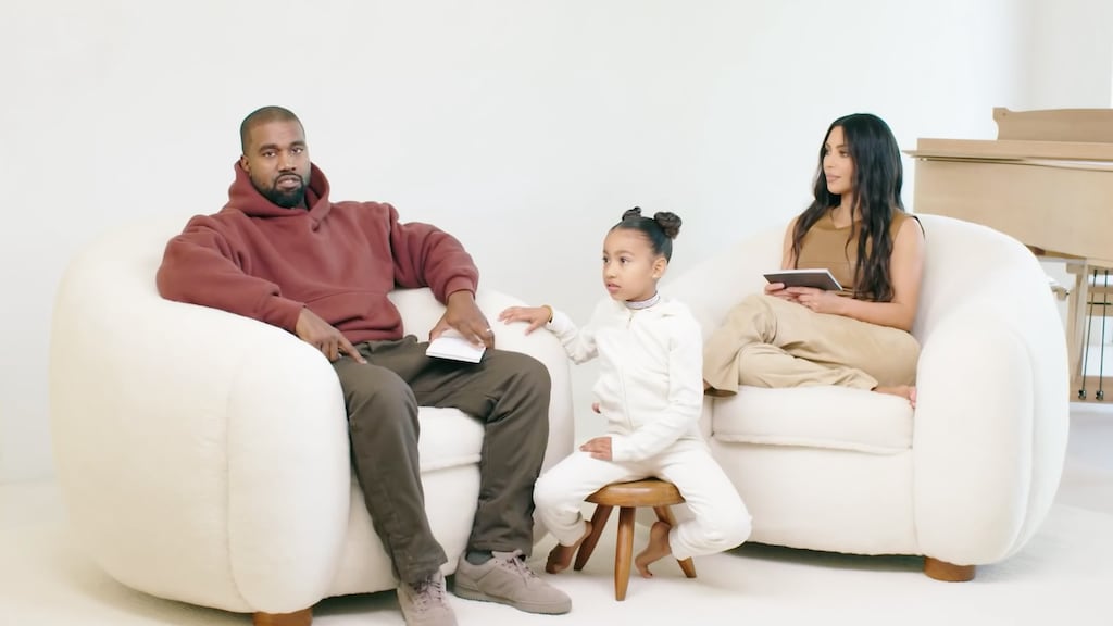 Dochtertje Kim Kardashian steelt show tijdens interview