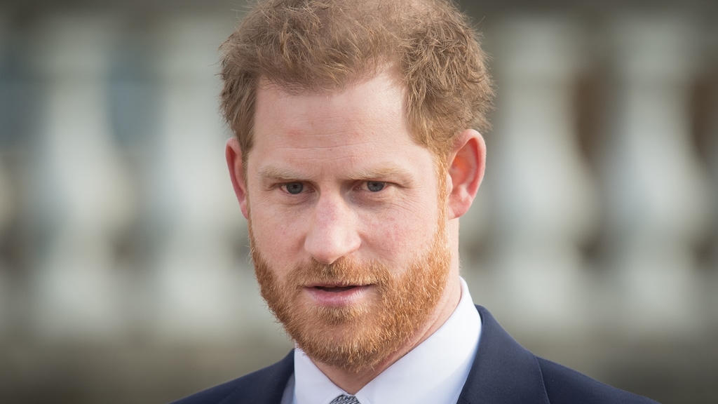 Prins Harry mist vrienden zo erg dat hij nu WhatsApp-verslaving heeft