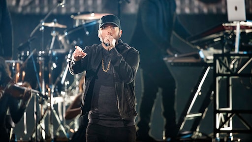 Als een duvel uit een doosje: surprise-act Eminem