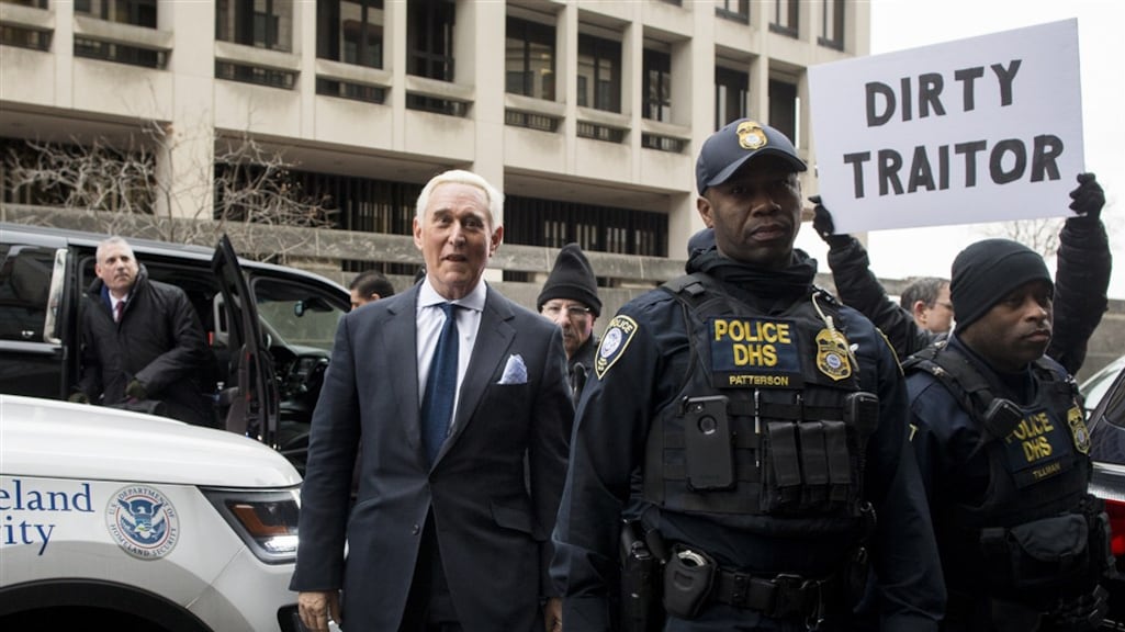 Aanklagers in zaak tegen oud-adviseur Trump stappen op na tweet van president