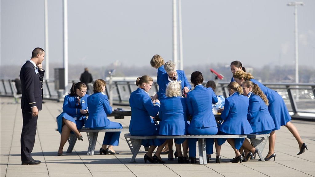 Ontslagen KLM-purser die rooster manipuleerde, krijgt 64.000 euro