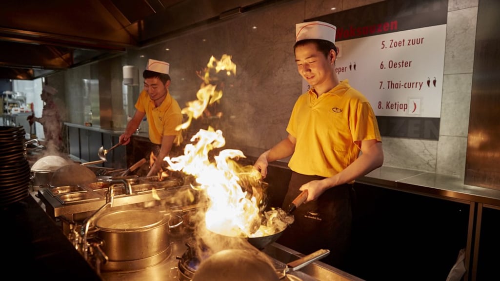 Ludieke actie tegen racisme rond coronavirus: 'Eet chinees, deel een selfie'
