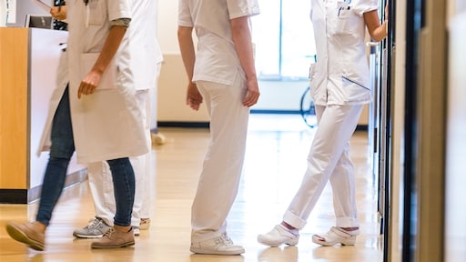 Verpleegkundigen ontevreden over salaris, deel dreigt op te stappen