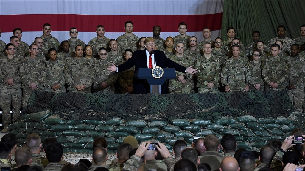 Trump in Afghanistan in 2019. Hij belooft de oorlog te beëindigen.