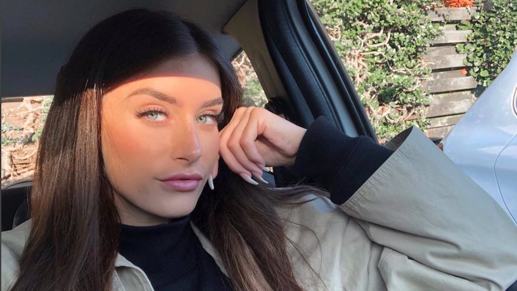 Temptation Island-ster Demi betrokken bij auto-ongeluk