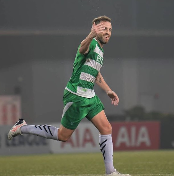 Barry Maguire er tilbake fra dobbel brokk og er nå en stjerne i Singapore