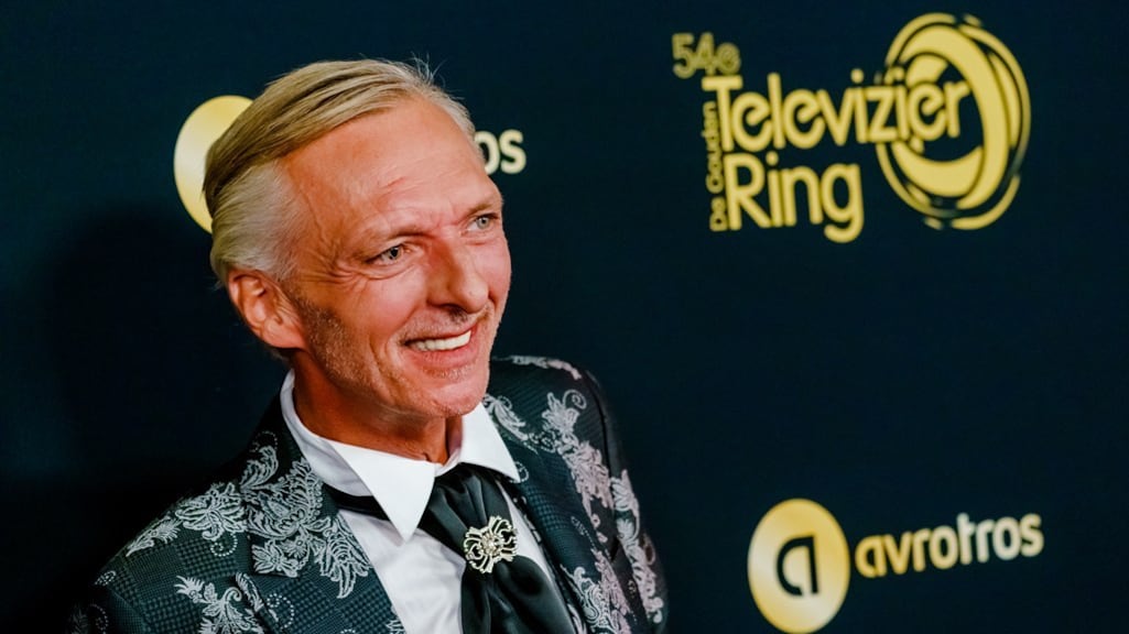 Hilarisch: Martien Meiland zogenaamd in First Dates