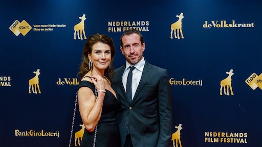 Kim van Kooten drijft de spot met André en Bridget