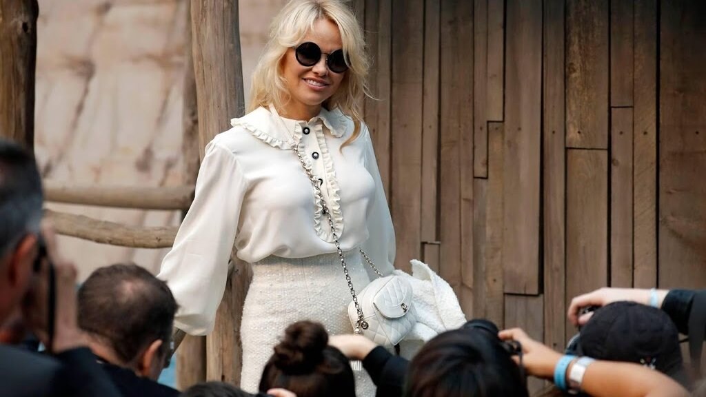 Ex Pamela Anderson alweer verloofd met andere vrouw