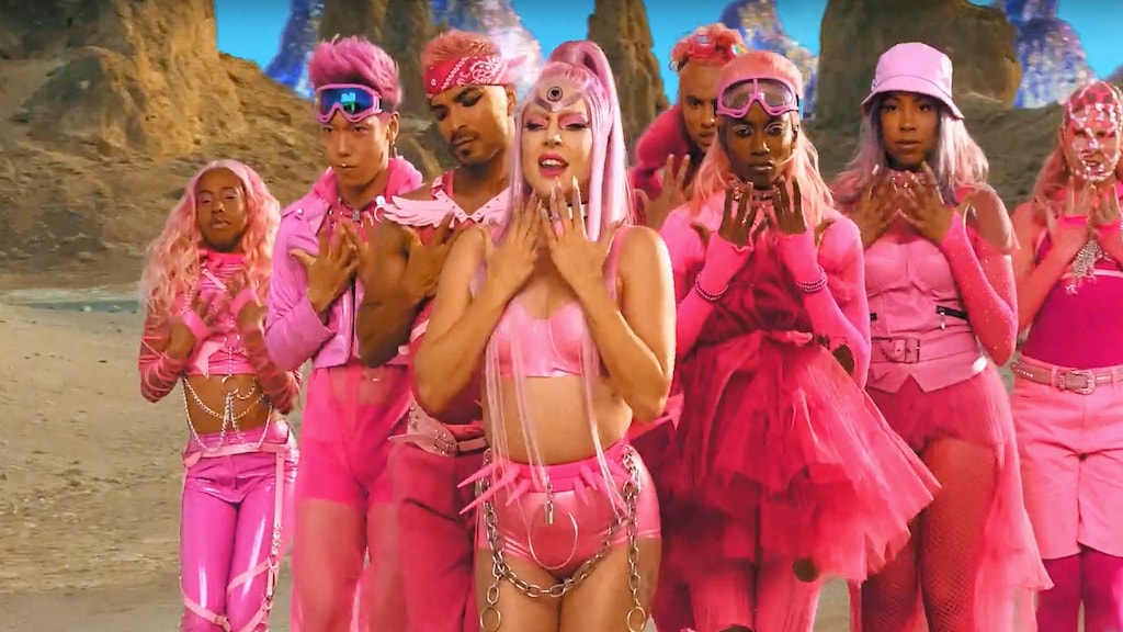 Lady Gaga is ouderwets excentriek in nieuwe clip