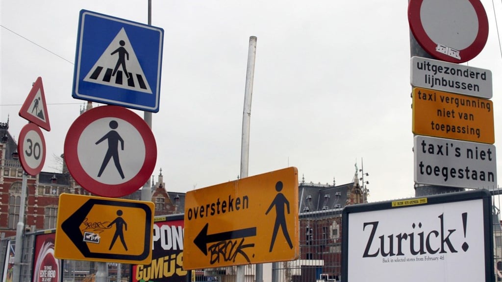 Veilig Verkeer Nederland: 600.000 verkeersborden overbodig