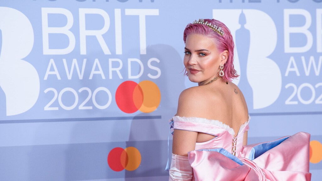 Anne-Marie door het stof na misplaatst tv-optreden