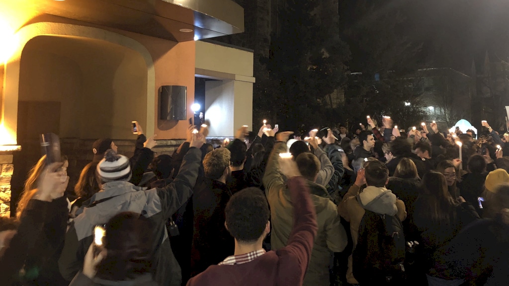Hongerige studenten houden stille tocht voor gesloten Taco Bell