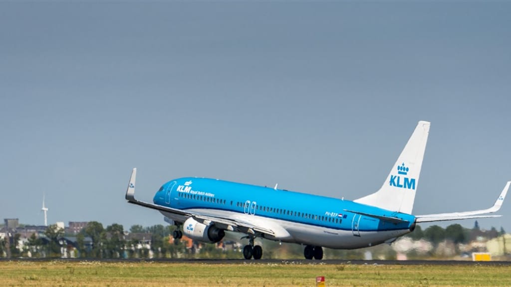 Cancelen vluchten door corona levert geen milieuwinst op: lange wachtrij voor slots