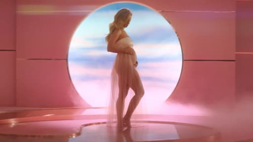 Katy Perry en Orlando Bloom kondigen zwangerschap groots aan