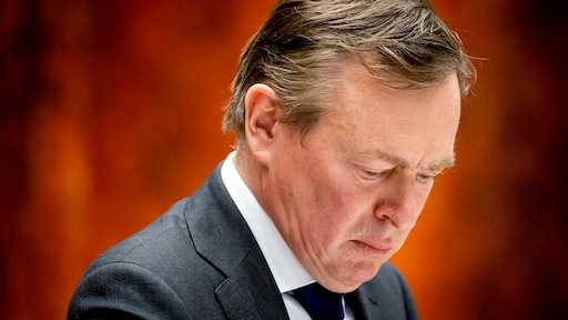 Coronadebat: 'Blijf alert, ga niet hamsteren, mondkapjes Gamma zijn zinloos'