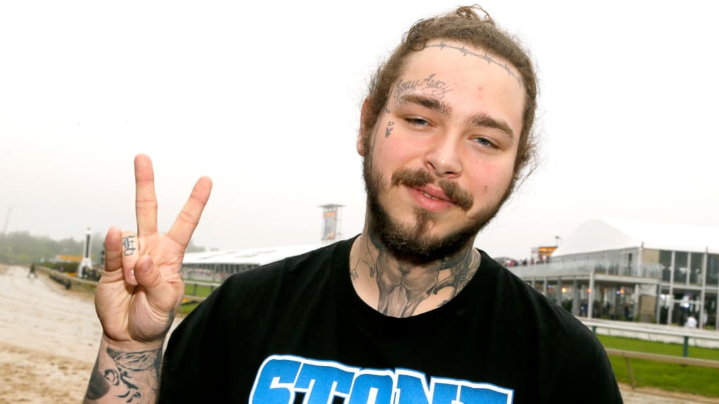 Fans maken zich zorgen over Post Malone na bizar optreden