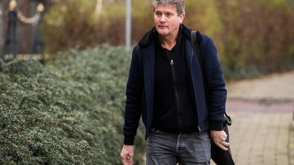 Alberto Stegeman hoort of plaatsen nepbom strafbaar is