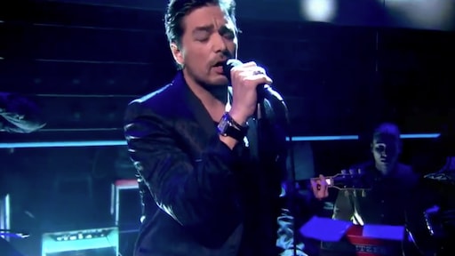 Waylon brengt emotionele ode aan Matthijs van Nieuwkerk