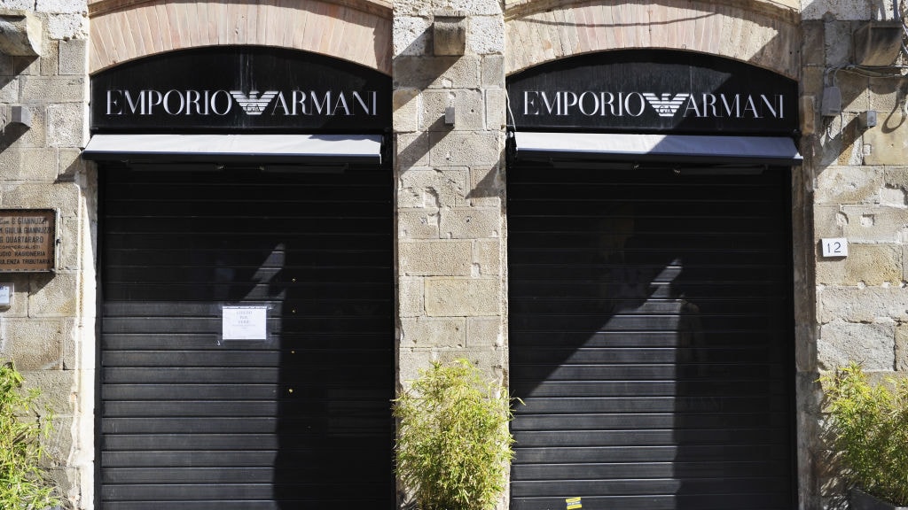 Een winkel van Armani in Pisa: voorlopig gesloten