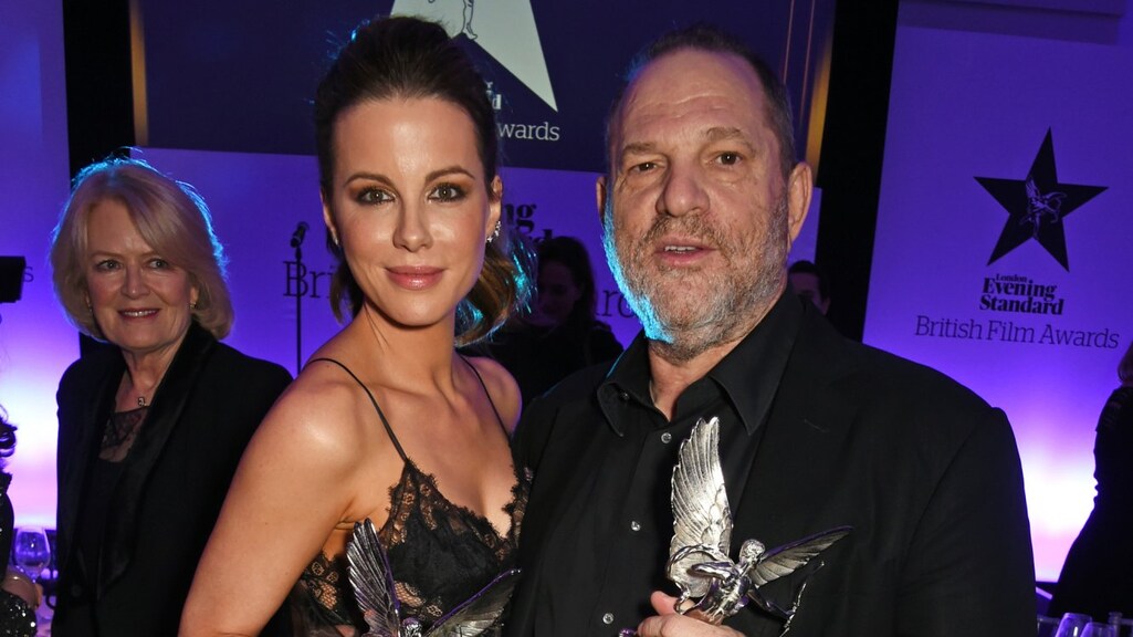 Harvey Weinstein schold Kate Beckinsale uit om rode loper-outfit