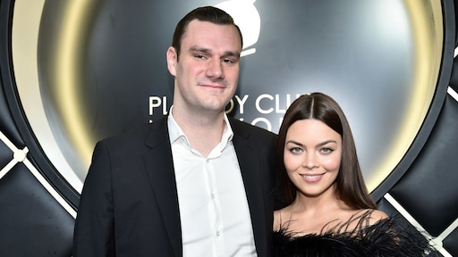 Harry Potter-actrice zwanger van jongste zoon Hugh Hefner