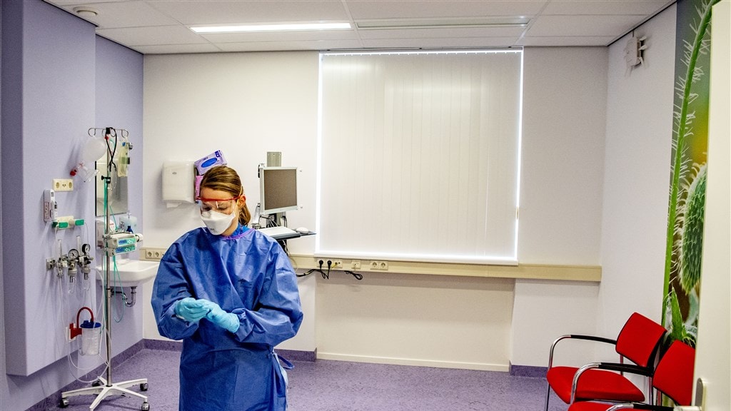 RIVM: zonder coronamaatregelen 25.000 ic-opnames