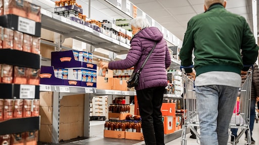 Deurbeleid bij alle supermarkten: beperkt aantal klanten tegelijkertijd binnen