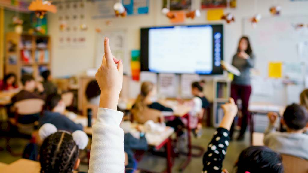 Pleidooi voor sluiten scholen, ingelast overleg op ministeries