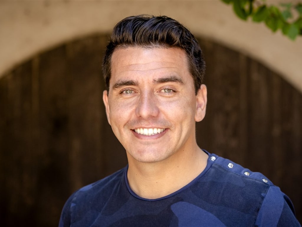 Jan Smit steekt zijn oma een hart onder de riem