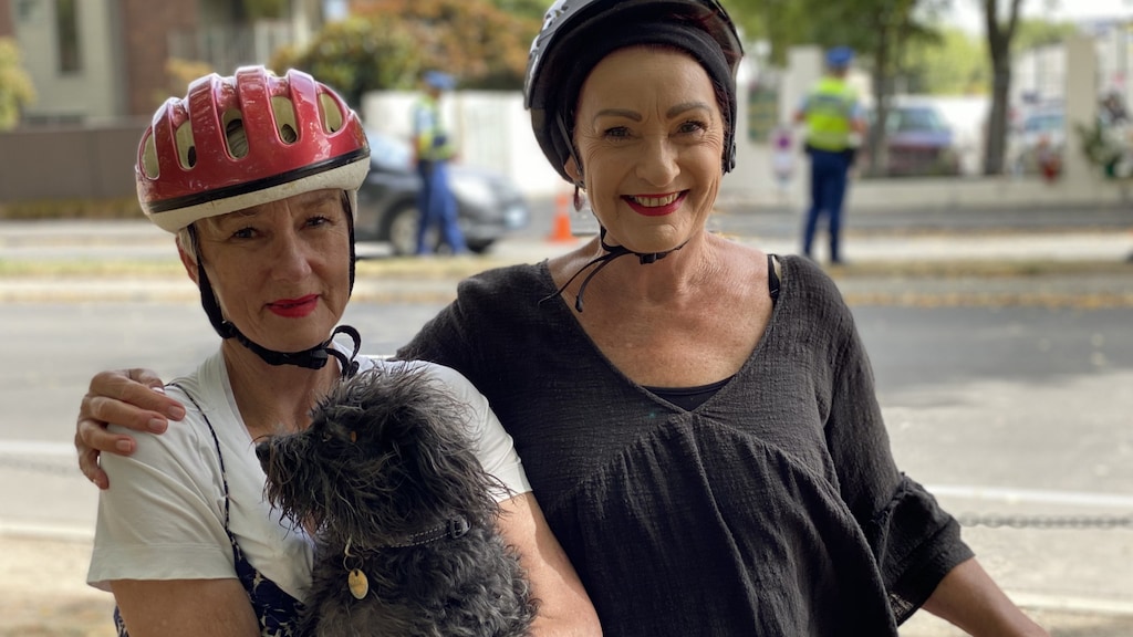 Beverly Mason (links) en Rae Davie (rechts).