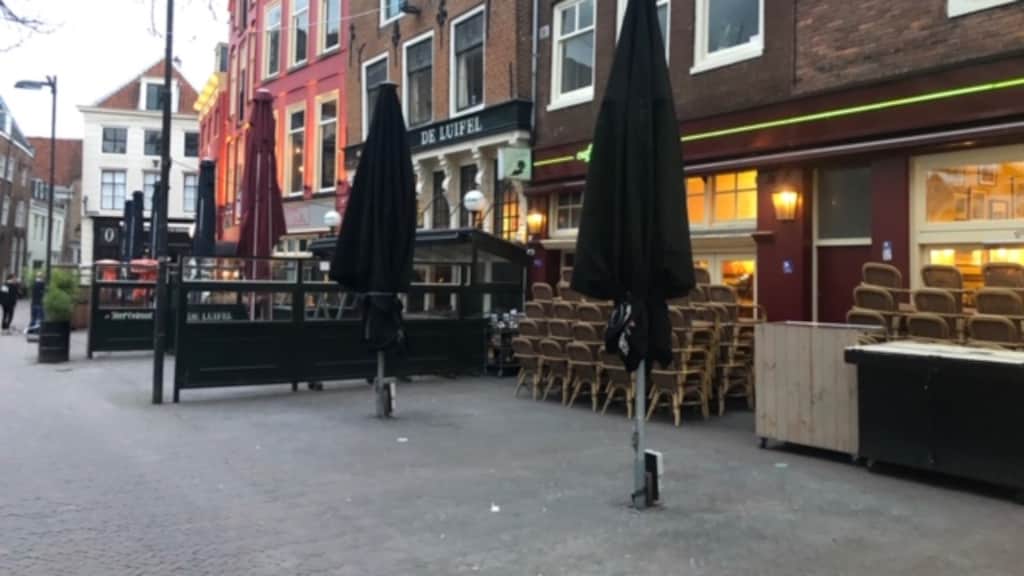 Alle terrassen op de Neude zijn opgestapeld.