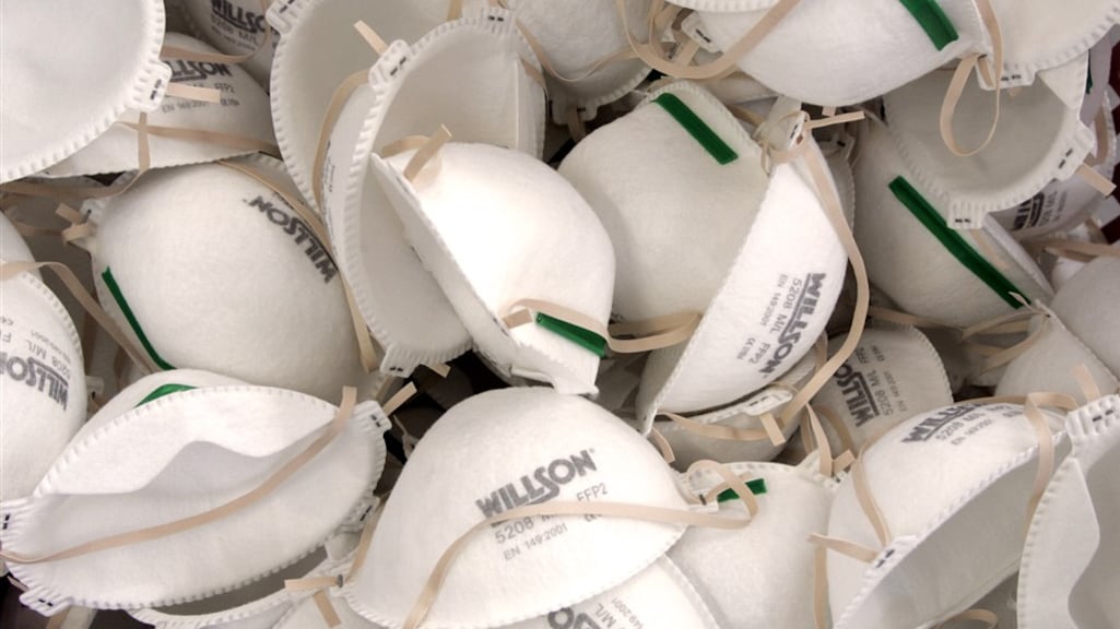 Stel opgepakt voor oplichting: wilden miljoenen verdienen aan mondkapjes