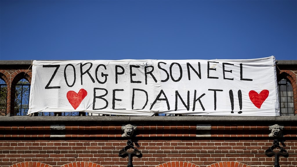 Kijk live mee: Nederland klapt voor de helden in de zorg