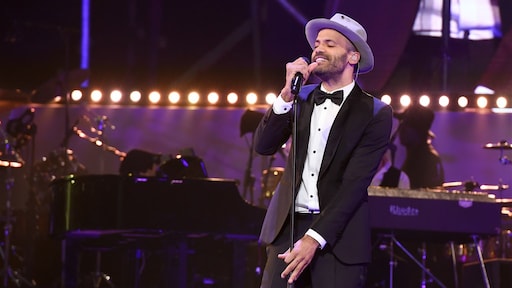 Alain Clark schrijft lied voor 'alle helden in de zorg'