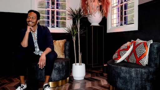 Jeangu Macrooy blijft in 2021 Nederlandse songfestivalkandidaat