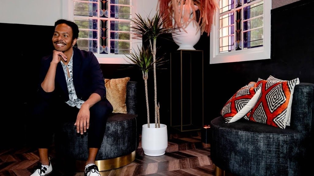 Jeangu Macrooy blijft in 2021 Nederlandse songfestivalkandidaat