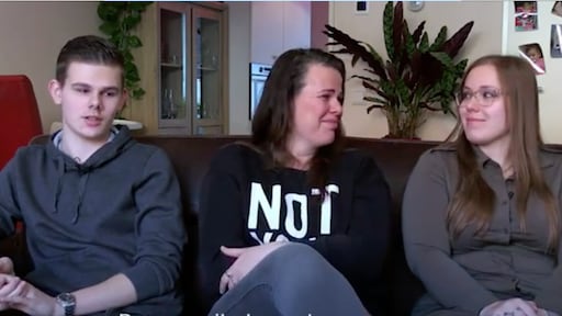 Kijkers houden het niet droog bij emotionele Steenrijk, Straatarm