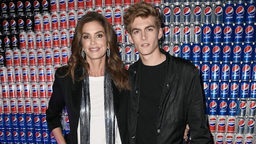 Cindy Crawford maakt zich grote zorgen om 'ontspoorde' zoon