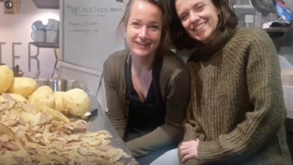 Sanne en Talitha, eigenaren van het muzieklokaal