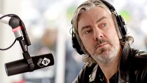 Ruud de Wild haalt zich woede op hals met hiv-grap in show