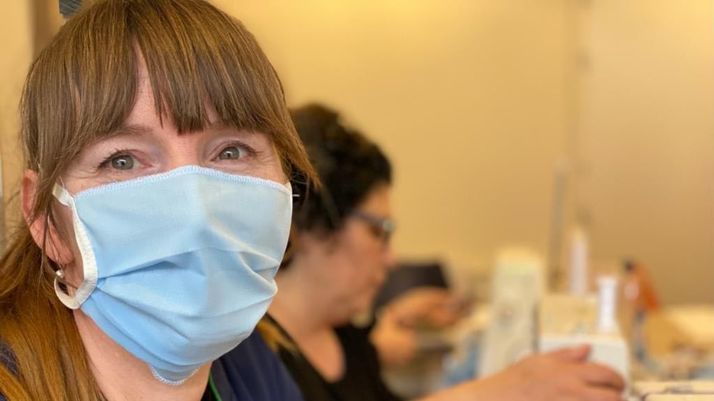 Zelf mondkapjes maken: van gevangenis tot apotheek