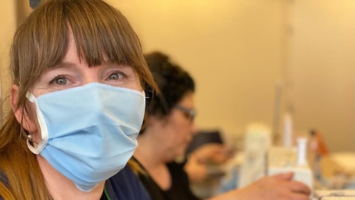 Zelf mondkapjes maken: van gevangenis tot apotheek