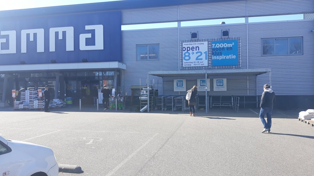 Topdrukte bij bouwmarkten: deuren dicht, beveiligers en maatregelen